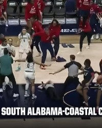 易胜博体育-罕见！NCAA女篮爆发斗殴事件：8名球员遭驱逐 女裁判受伤倒地